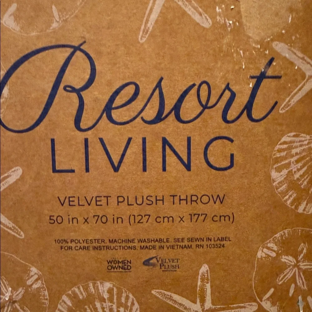NEW - Upscale Resort Living Tropical Sea Life Velvet Plush Reversible Throw